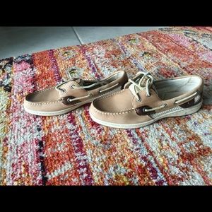 Women’s top-sider boat shoe